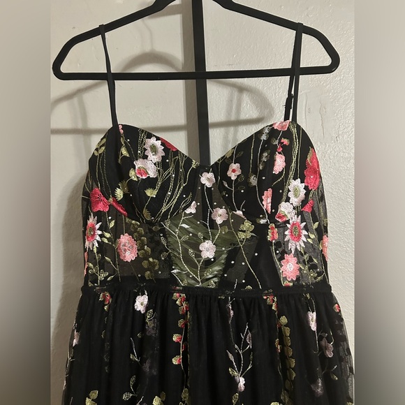 City Studios juniors floral embroidered mesh gown, size 11 - Picture 7 of 9